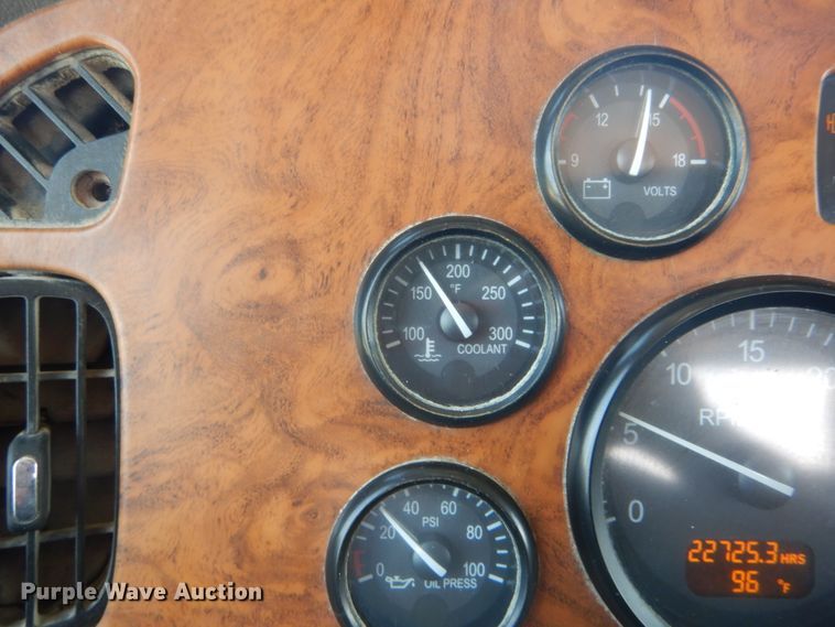 image for item GV9098 2006 Peterbilt 385  semi truck