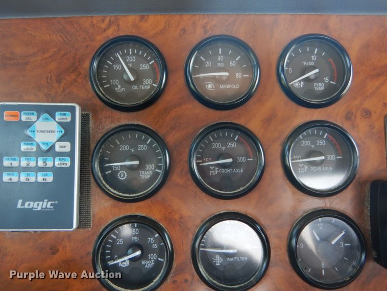 image for item GV9098 2006 Peterbilt 385  semi truck