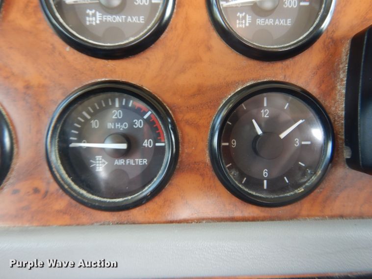 image for item GV9098 2006 Peterbilt 385  semi truck