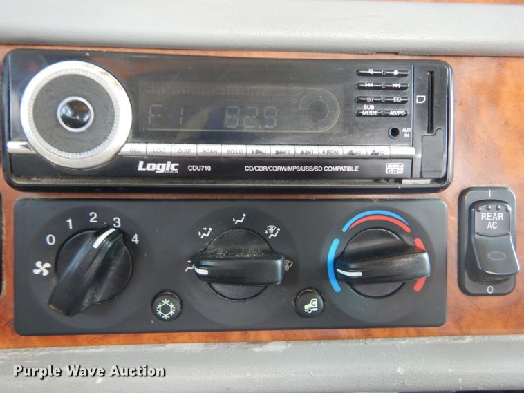 image for item GV9098 2006 Peterbilt 385  semi truck