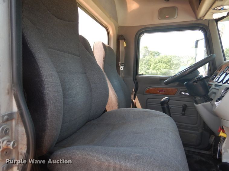 image for item GV9098 2006 Peterbilt 385  semi truck