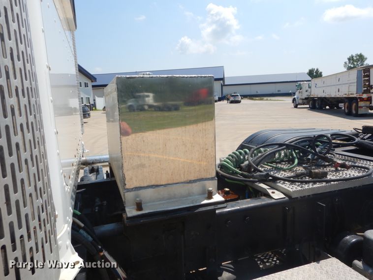 image for item GV9098 2006 Peterbilt 385  semi truck