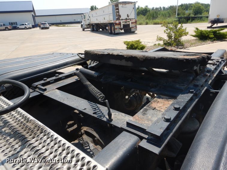 image for item GV9098 2006 Peterbilt 385  semi truck