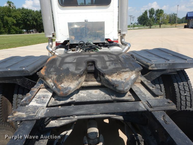 image for item GV9098 2006 Peterbilt 385  semi truck