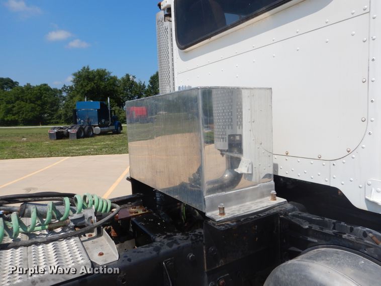 image for item GV9098 2006 Peterbilt 385  semi truck