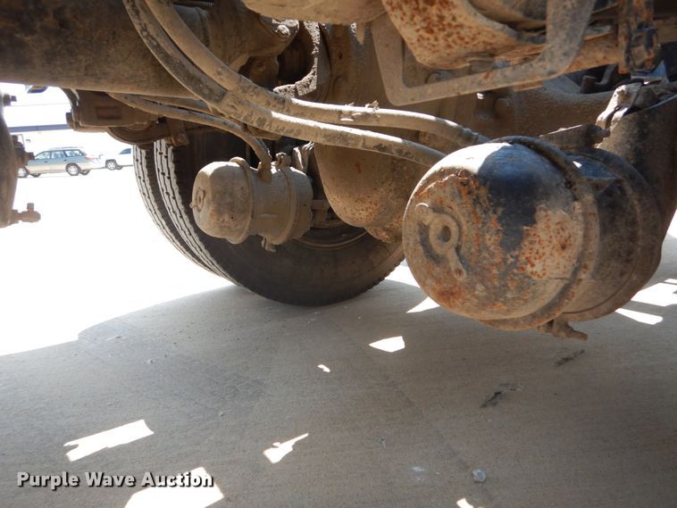 image for item GV9098 2006 Peterbilt 385  semi truck