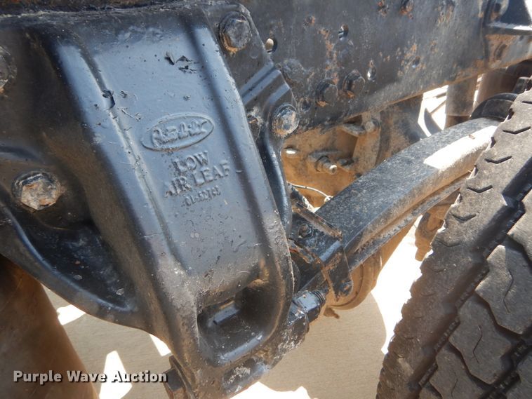 image for item GV9098 2006 Peterbilt 385  semi truck