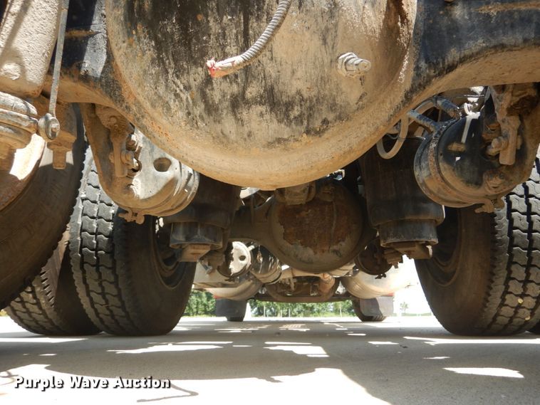 image for item GV9098 2006 Peterbilt 385  semi truck