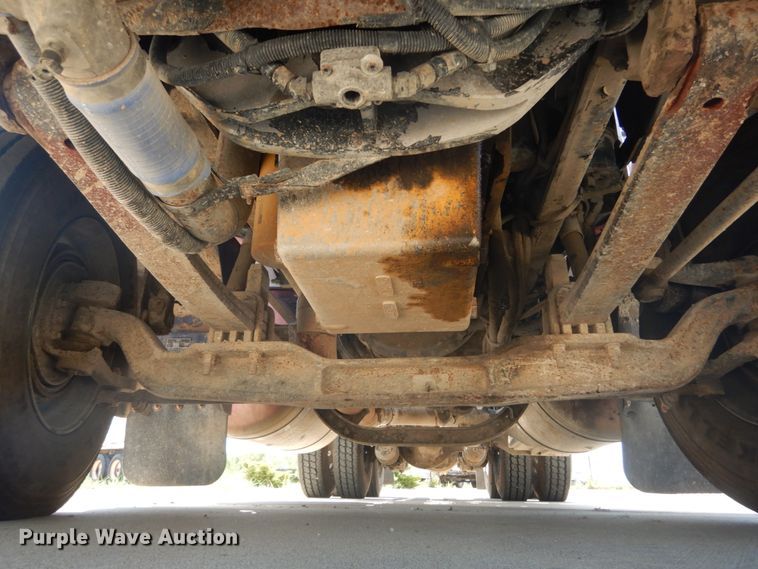 image for item GV9098 2006 Peterbilt 385  semi truck