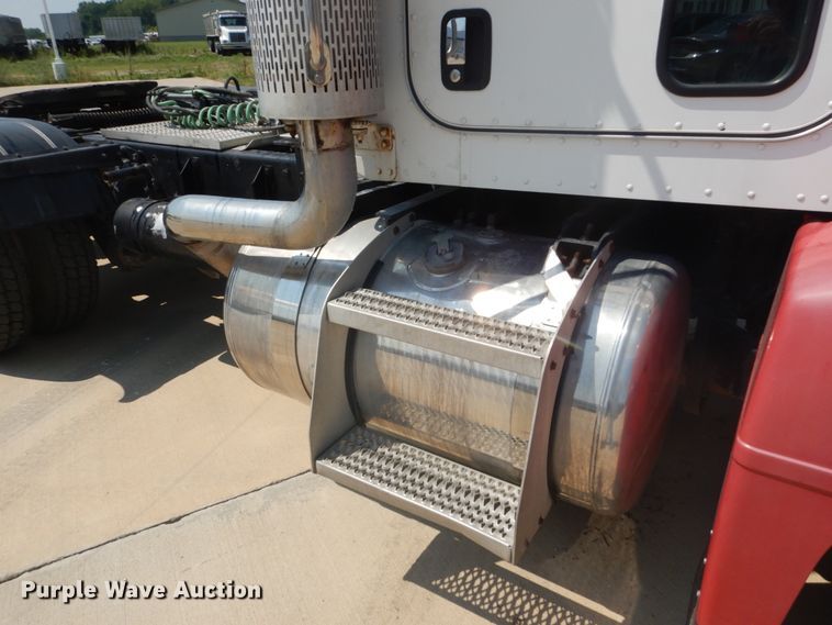 image for item GV9098 2006 Peterbilt 385  semi truck