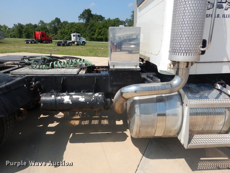 image for item GV9098 2006 Peterbilt 385  semi truck