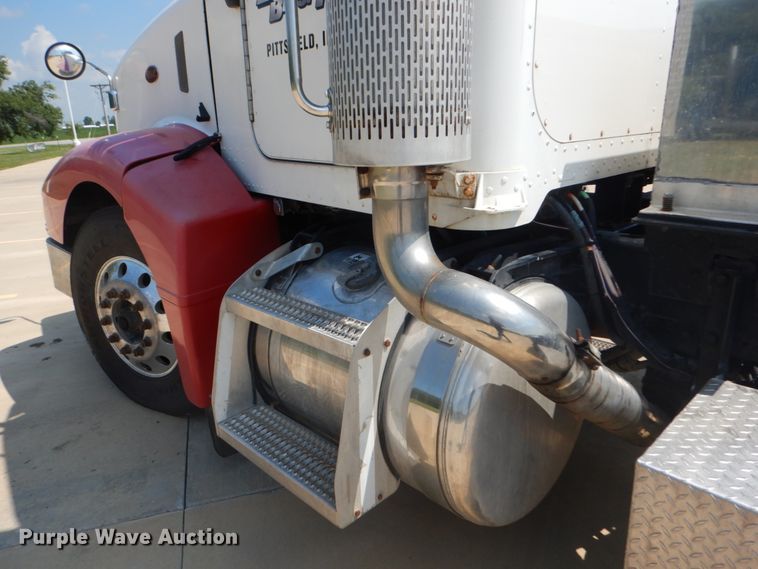 image for item GV9098 2006 Peterbilt 385  semi truck