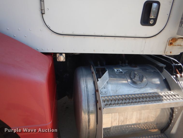 image for item GV9098 2006 Peterbilt 385  semi truck