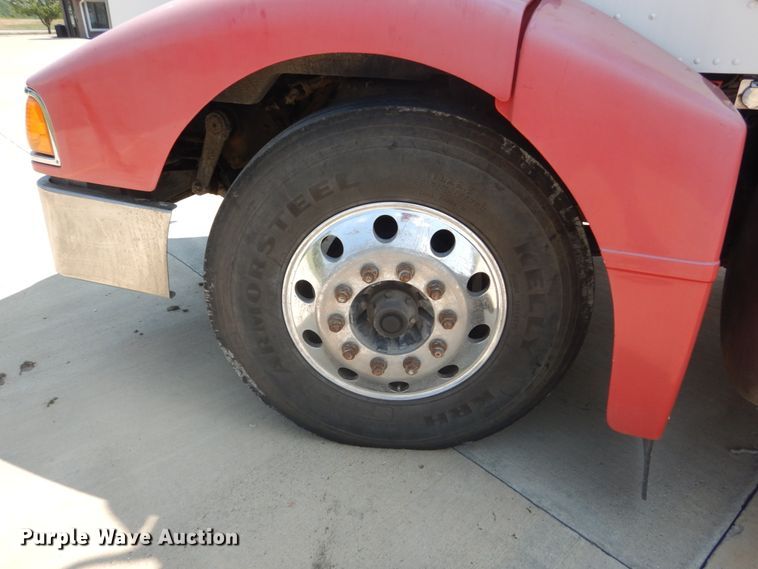 image for item GV9098 2006 Peterbilt 385  semi truck