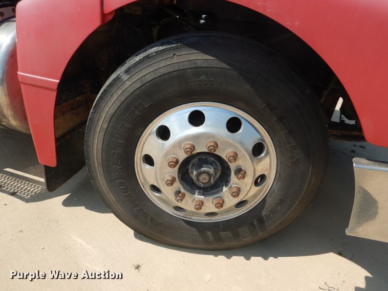 image for item GV9098 2006 Peterbilt 385  semi truck