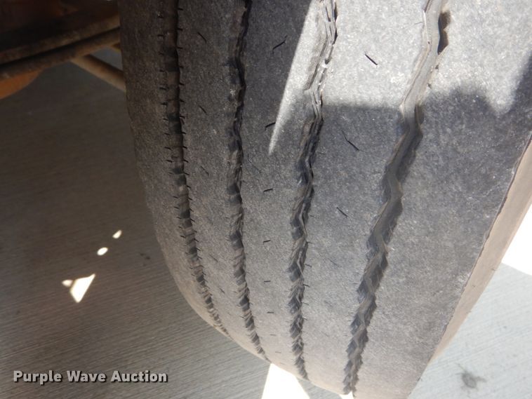 image for item GV9098 2006 Peterbilt 385  semi truck