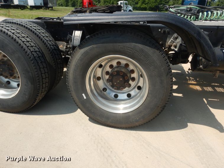 image for item GV9098 2006 Peterbilt 385  semi truck