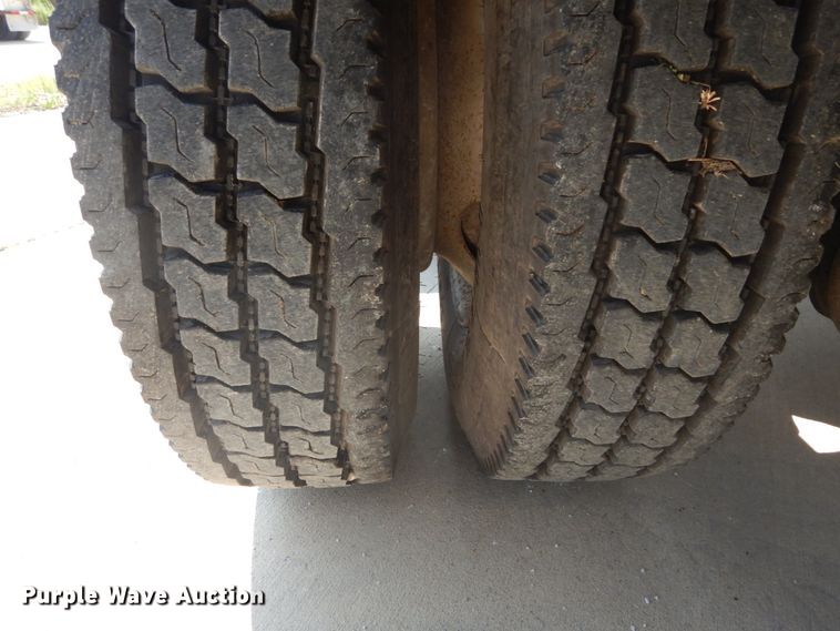 image for item GV9098 2006 Peterbilt 385  semi truck