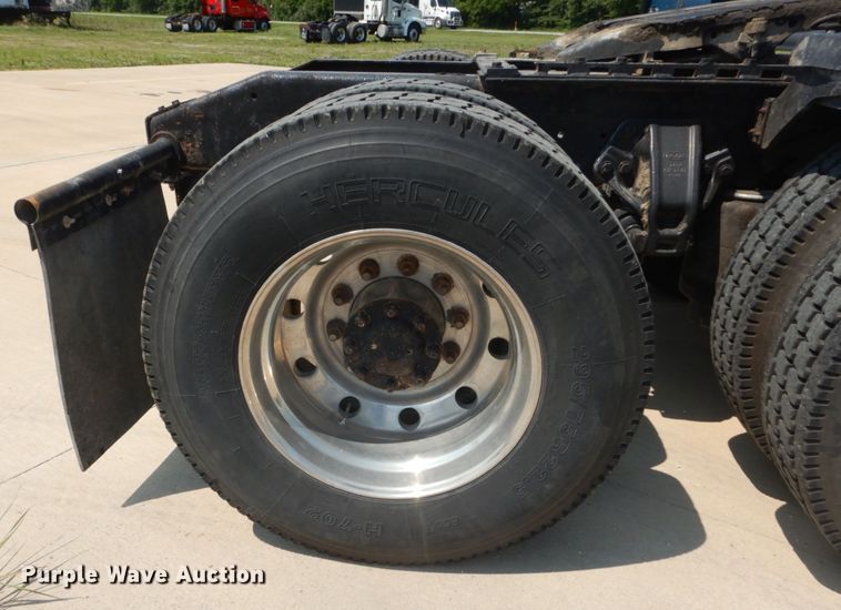 image for item GV9098 2006 Peterbilt 385  semi truck