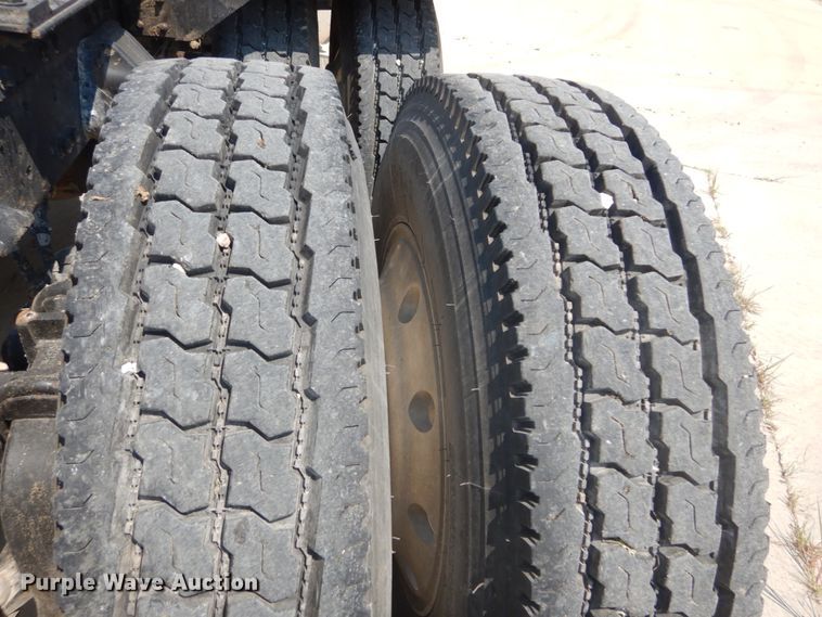 image for item GV9098 2006 Peterbilt 385  semi truck