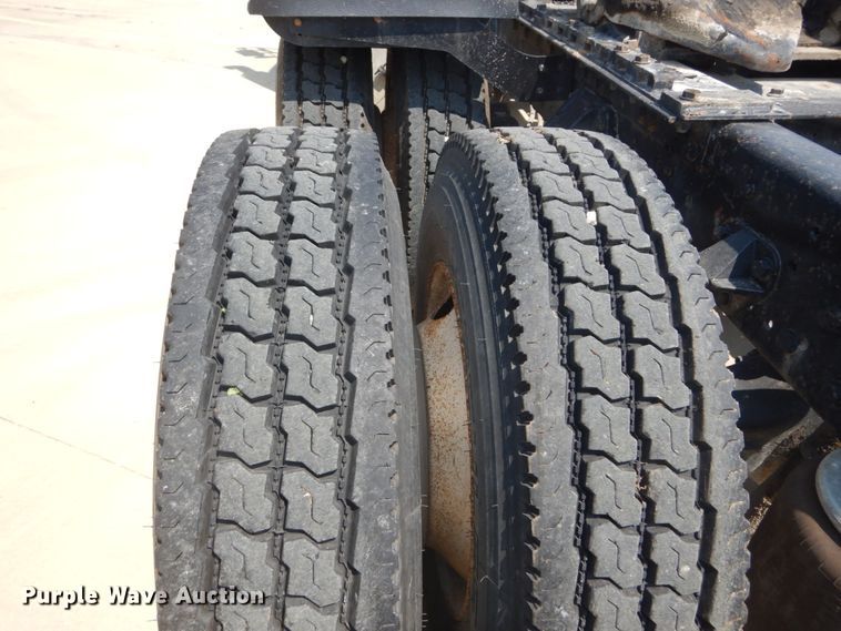 image for item GV9098 2006 Peterbilt 385  semi truck