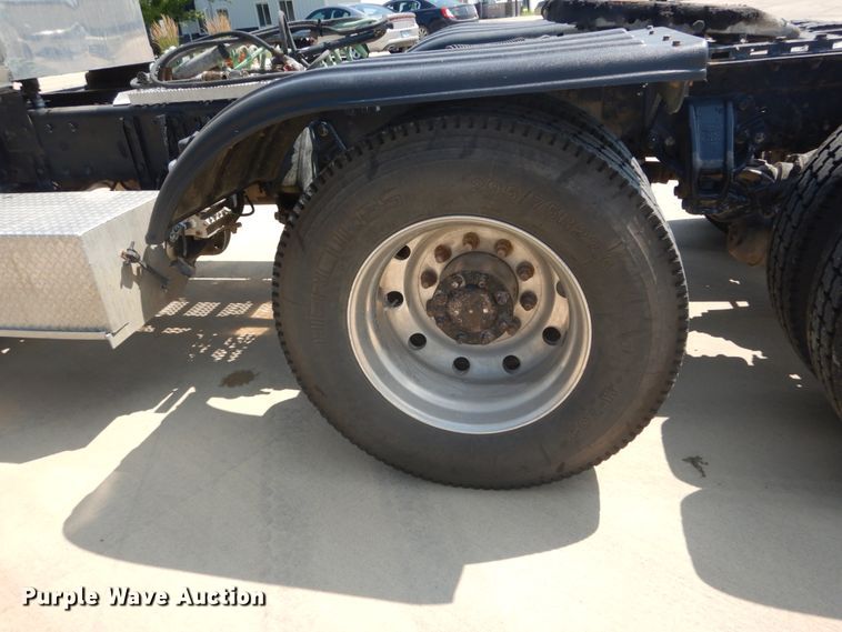 image for item GV9098 2006 Peterbilt 385  semi truck