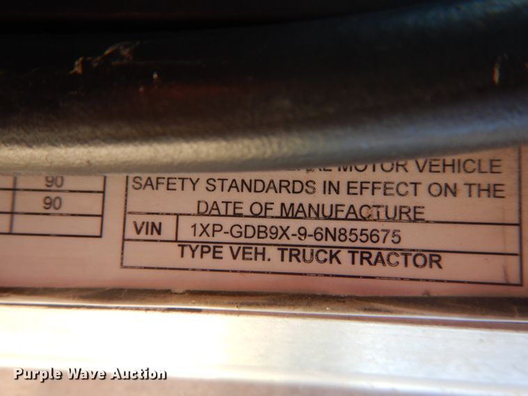 image for item GV9098 2006 Peterbilt 385  semi truck