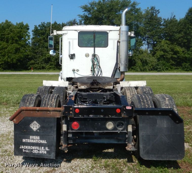 image for item GV9100 2001 International 9400i  semi truck