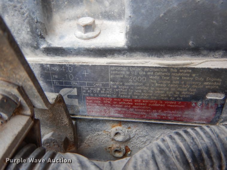 image for item GV9100 2001 International 9400i  semi truck