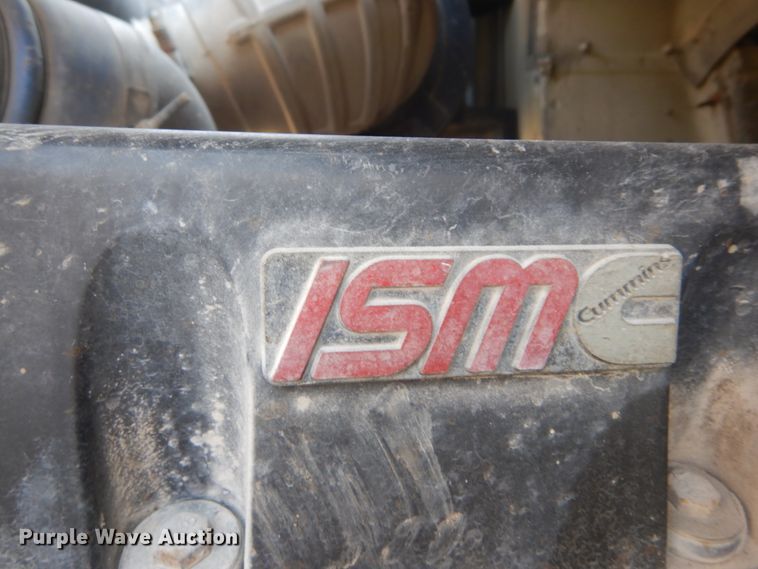 image for item GV9100 2001 International 9400i  semi truck