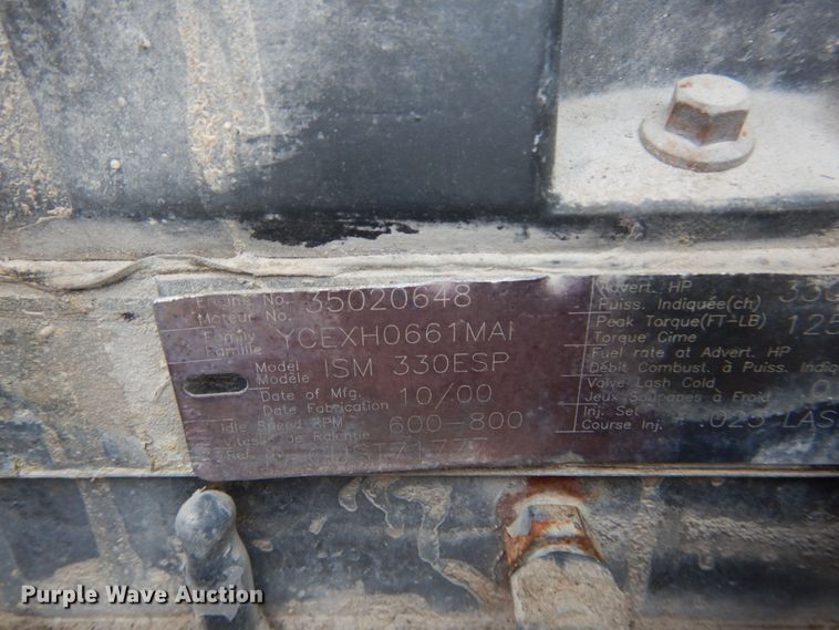 image for item GV9100 2001 International 9400i  semi truck