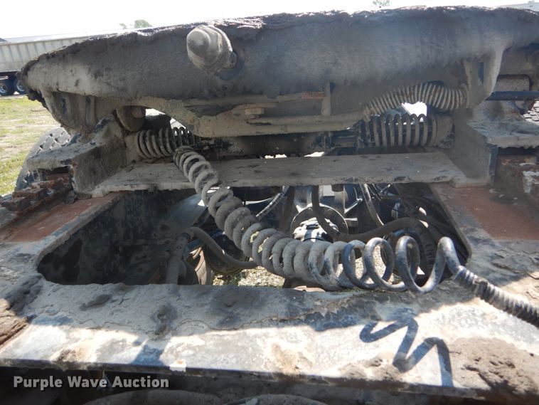 image for item GV9100 2001 International 9400i  semi truck