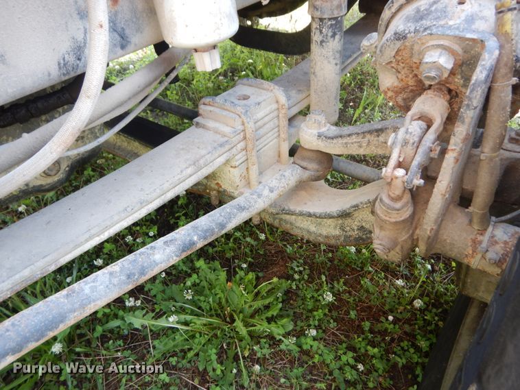 image for item GV9100 2001 International 9400i  semi truck