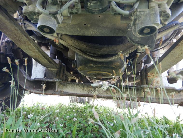 image for item GV9100 2001 International 9400i  semi truck