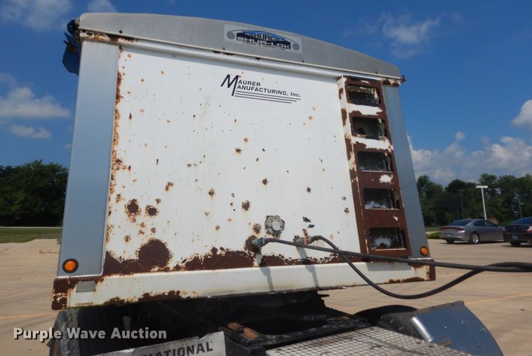 image for item GV9103 2000 Maurer double hopper bottom grain trailer