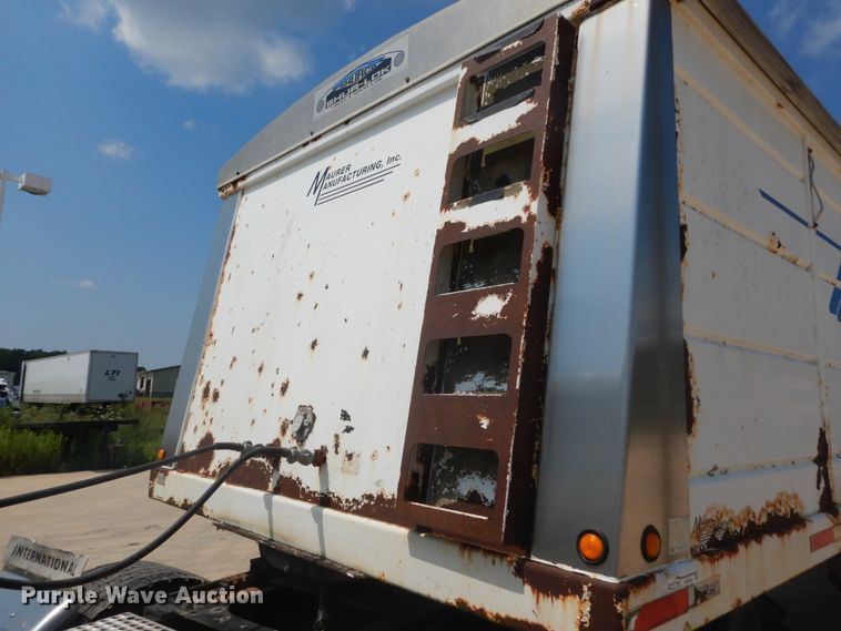 image for item GV9103 2000 Maurer double hopper bottom grain trailer