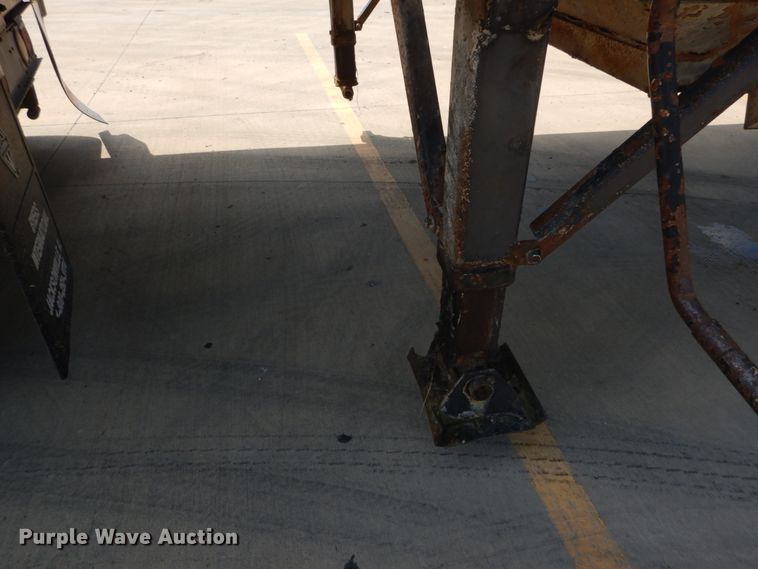 image for item GV9103 2000 Maurer double hopper bottom grain trailer