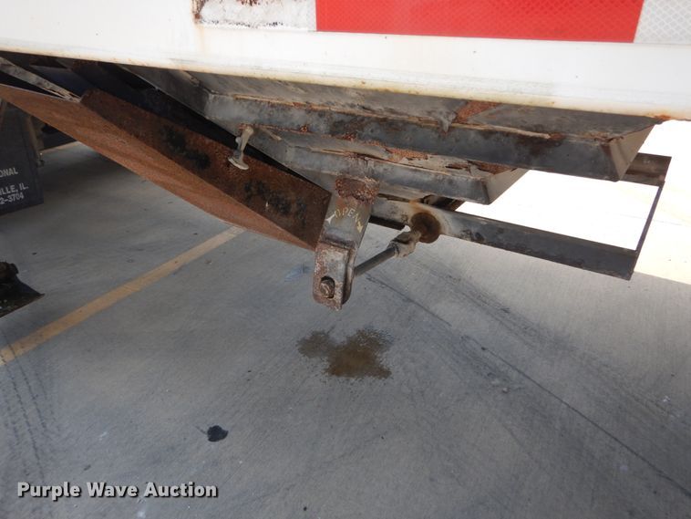 image for item GV9103 2000 Maurer double hopper bottom grain trailer