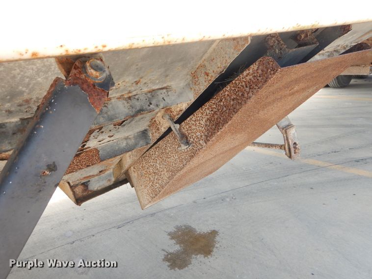 image for item GV9103 2000 Maurer double hopper bottom grain trailer