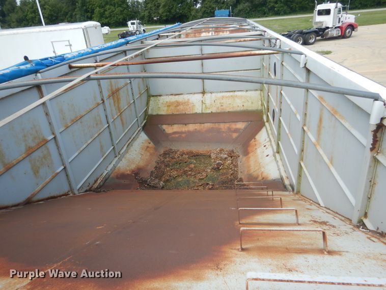 image for item GV9103 2000 Maurer double hopper bottom grain trailer