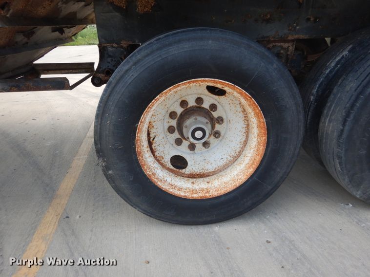 image for item GV9103 2000 Maurer double hopper bottom grain trailer