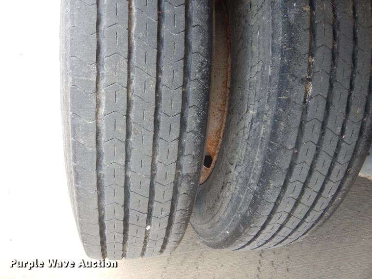 image for item GV9103 2000 Maurer double hopper bottom grain trailer