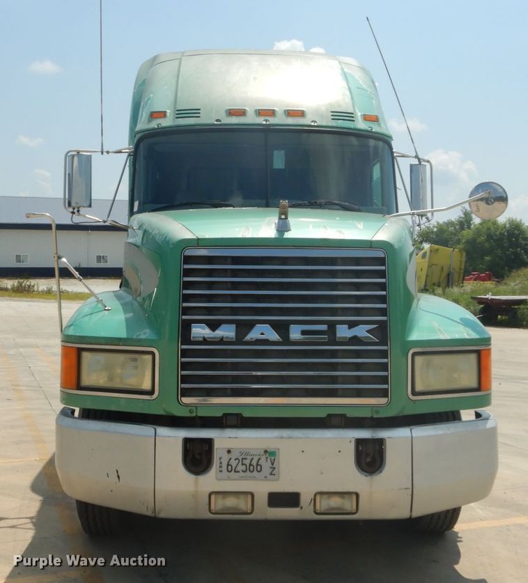 image for item GV9104 1993 Mack CH613  semi truck