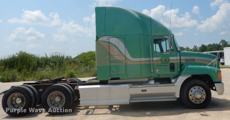image for item GV9104 1993 Mack CH613  semi truck