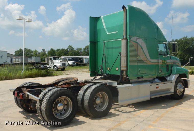 image for item GV9104 1993 Mack CH613  semi truck