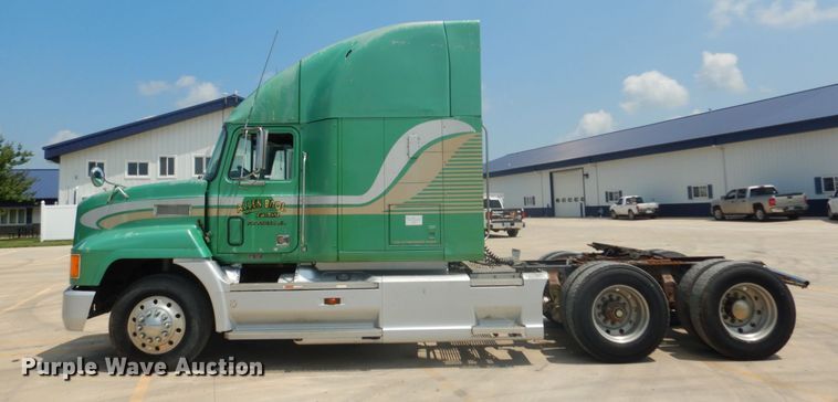 image for item GV9104 1993 Mack CH613  semi truck