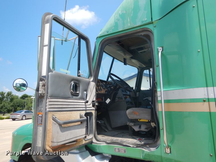 image for item GV9104 1993 Mack CH613  semi truck