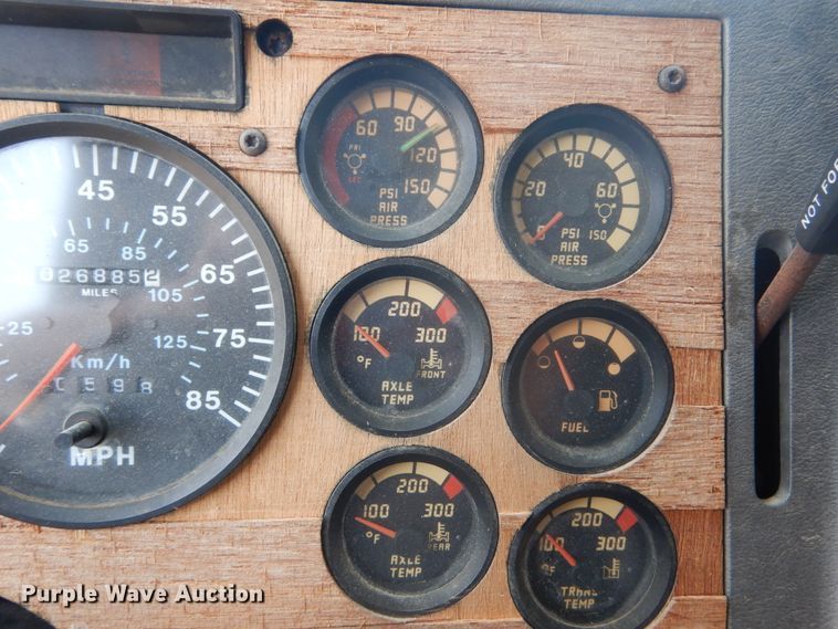 image for item GV9104 1993 Mack CH613  semi truck