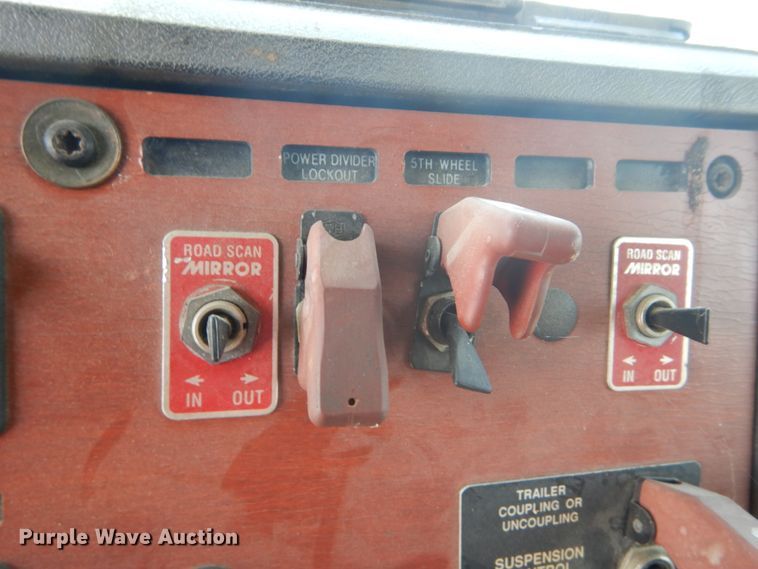 image for item GV9104 1993 Mack CH613  semi truck