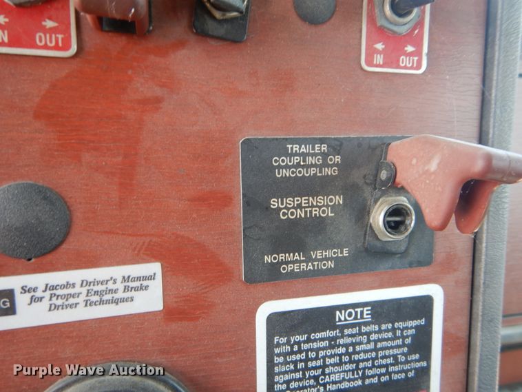 image for item GV9104 1993 Mack CH613  semi truck